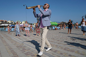 Музыкант-саксофонист Сергей Головня выступает на 16-м международном музыкальном фестивале Koktebel Jazz Party
