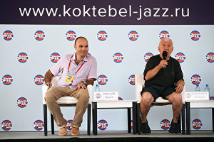 Музыканты Сергей Головня (слева) и Валерий Пономарев на пресс-конференции в рамках фестиваля Koktebel Jazz Party 2017.