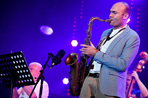Музыкант-саксофонист Сергей Головня выступает в программе музыканта Валерия Пономарева Messengers from Russia на фестивале Koktebel Jazz Party 2017.