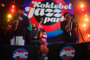 Музыканты коллектива Brill Family во время выступления на фестивале Koktebel Jazz Party 2017.